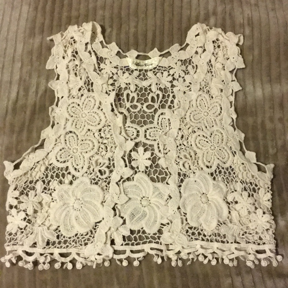 Uno Core Crochet Vest/Sleeveless Mini Cardigan
